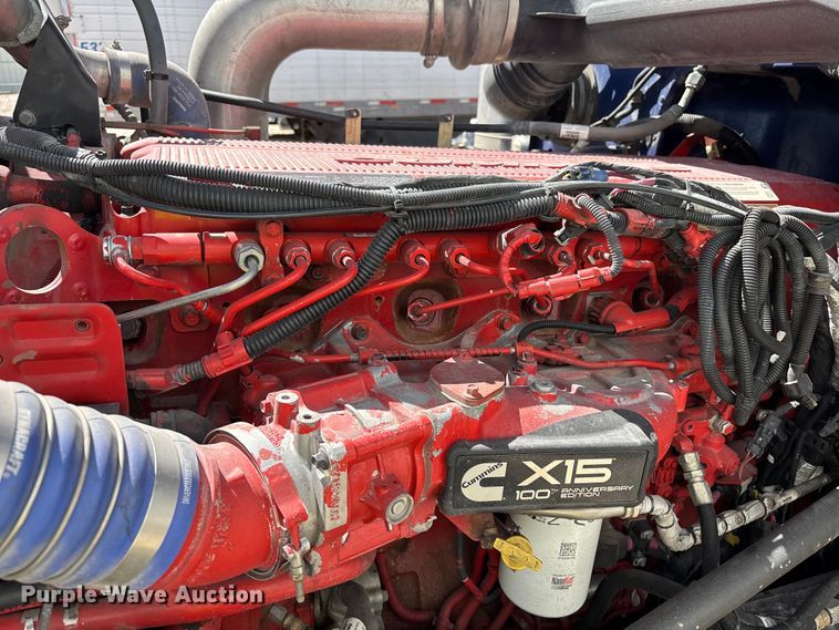 image for item YA3157 2020 Peterbilt 389 semi truck