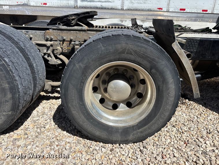 image for item YA3157 2020 Peterbilt 389 semi truck
