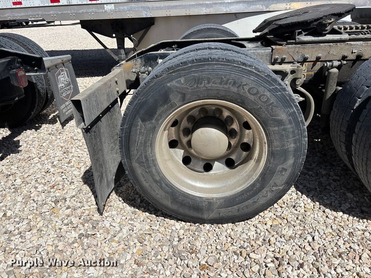image for item YA3157 2020 Peterbilt 389 semi truck