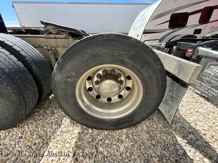 image for item YA3157 2020 Peterbilt 389 semi truck