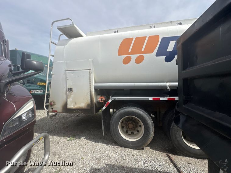 image for item YA3165 2005 Mack CV713 fuel / lube truck