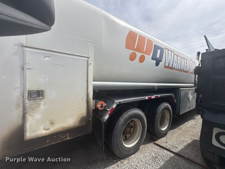 image for item YA3165 2005 Mack CV713 fuel / lube truck