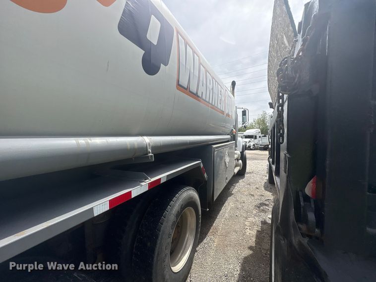 image for item YA3165 2005 Mack CV713 fuel / lube truck