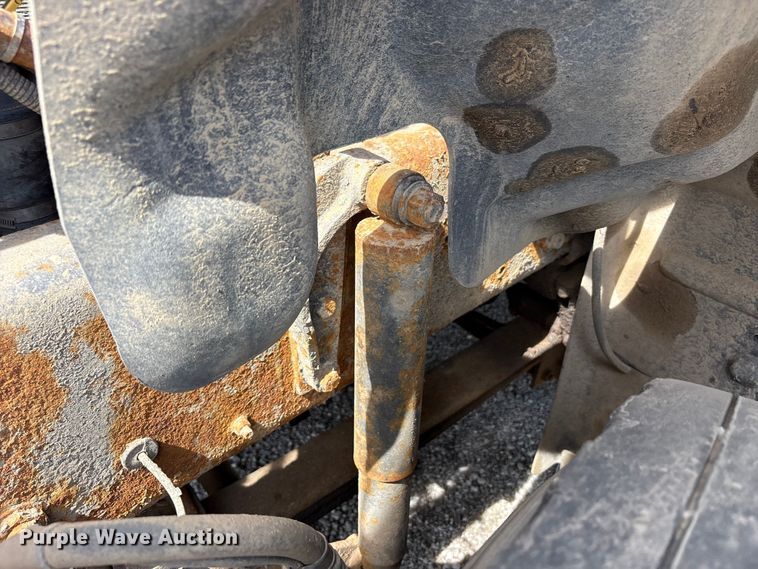 image for item YA3165 2005 Mack CV713 fuel / lube truck