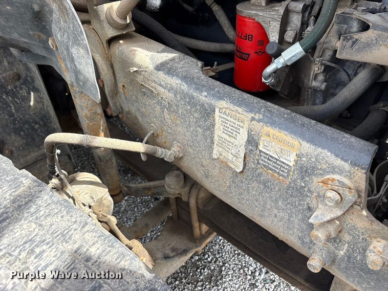image for item YA3165 2005 Mack CV713 fuel / lube truck