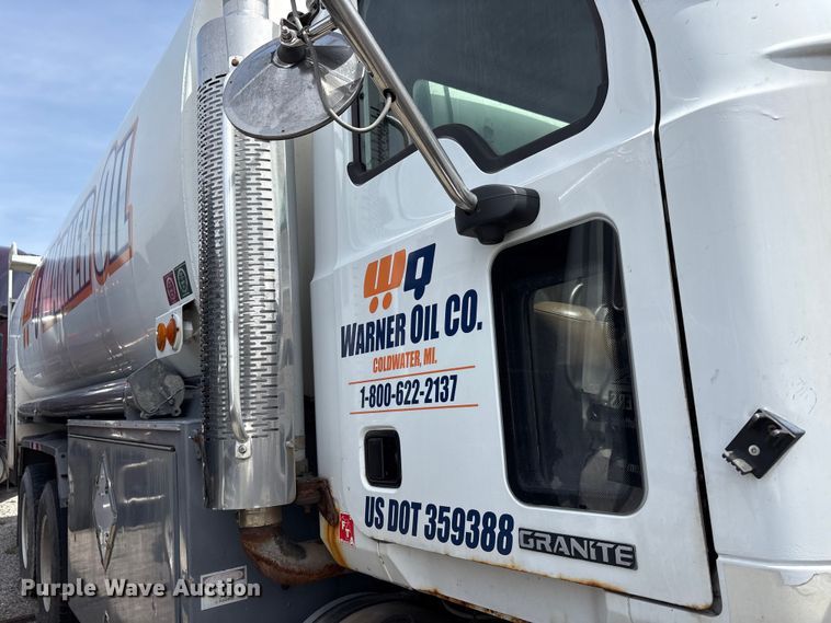 image for item YA3165 2005 Mack CV713 fuel / lube truck