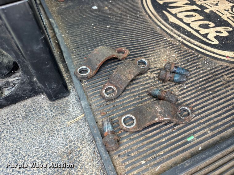image for item YA3165 2005 Mack CV713 fuel / lube truck