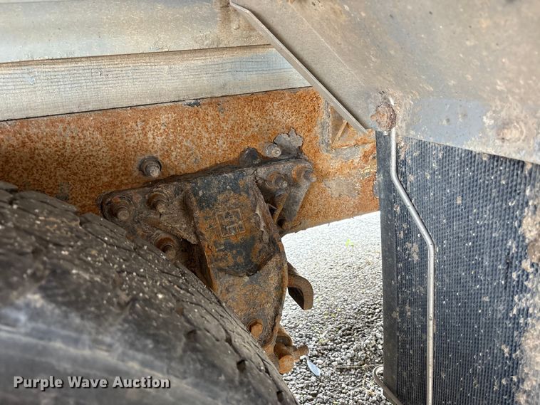 image for item YA3165 2005 Mack CV713 fuel / lube truck