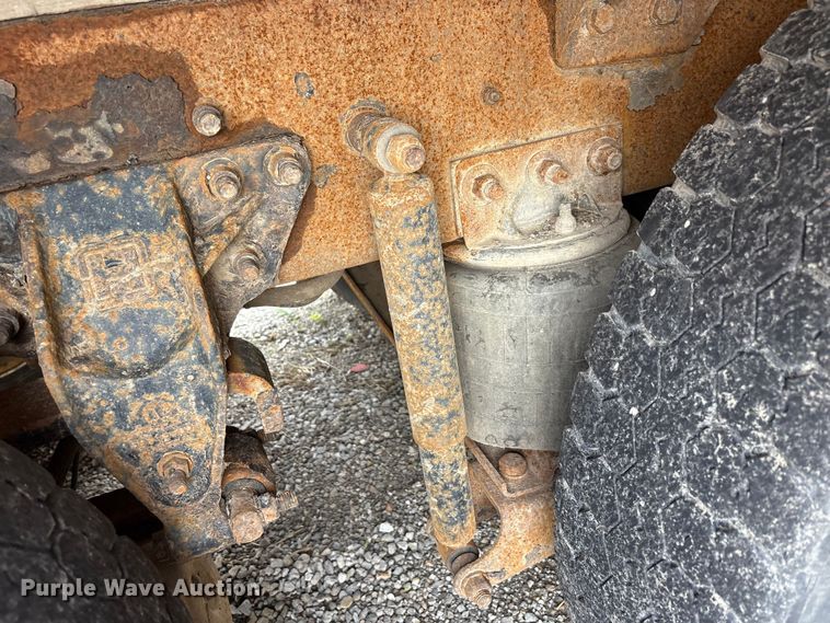 image for item YA3165 2005 Mack CV713 fuel / lube truck