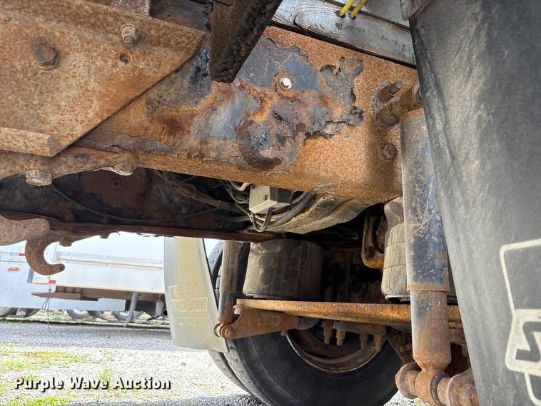 image for item YA3165 2005 Mack CV713 fuel / lube truck