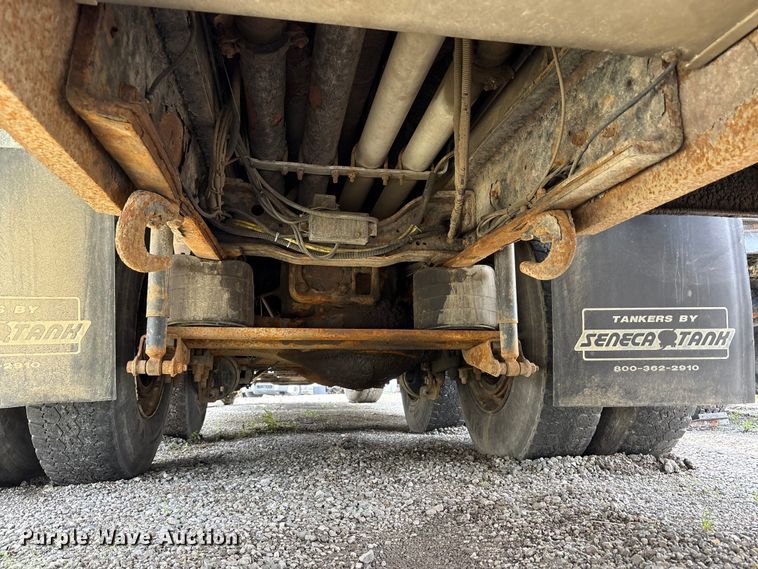 image for item YA3165 2005 Mack CV713 fuel / lube truck