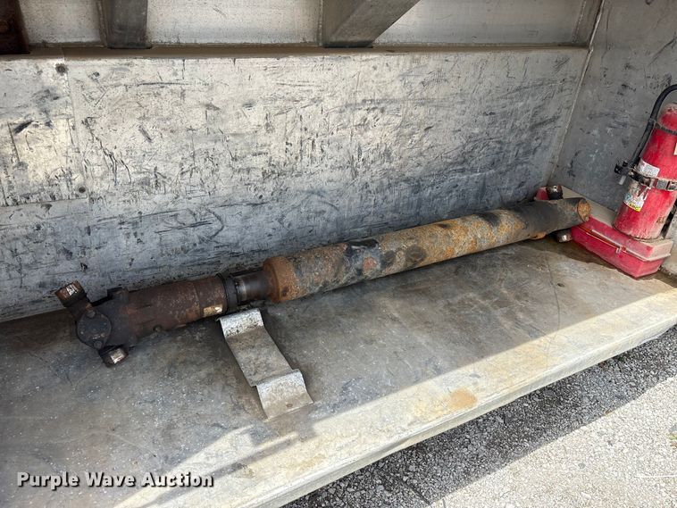 image for item YA3165 2005 Mack CV713 fuel / lube truck