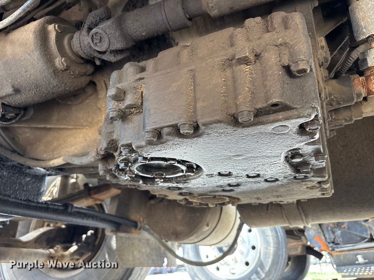 image for item YA3165 2005 Mack CV713 fuel / lube truck