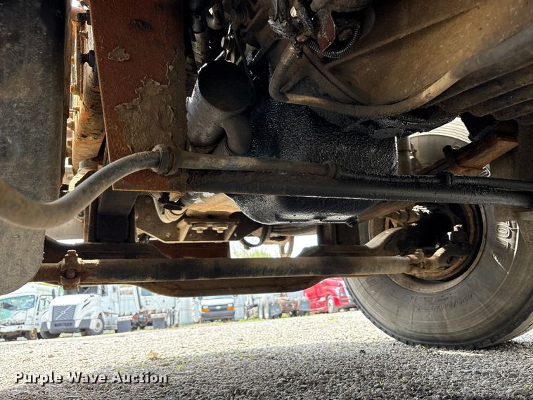 image for item YA3165 2005 Mack CV713 fuel / lube truck