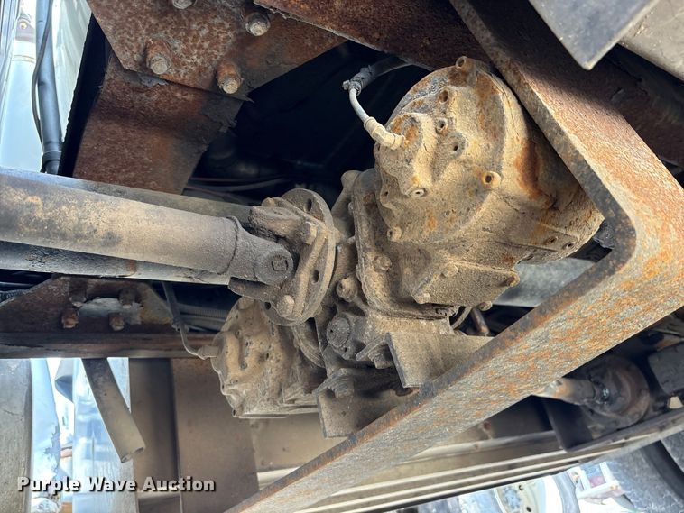 image for item YA3165 2005 Mack CV713 fuel / lube truck