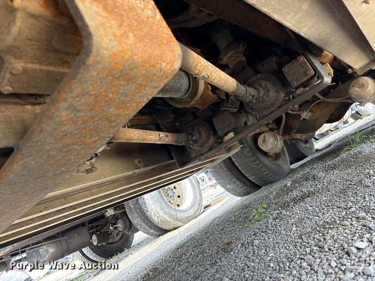 image for item YA3165 2005 Mack CV713 fuel / lube truck