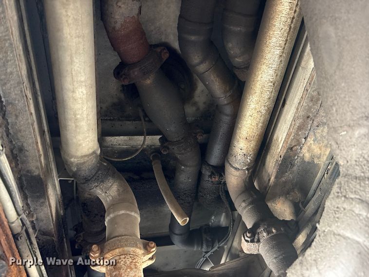 image for item YA3165 2005 Mack CV713 fuel / lube truck