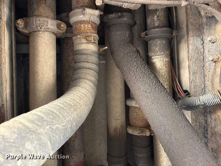 image for item YA3165 2005 Mack CV713 fuel / lube truck