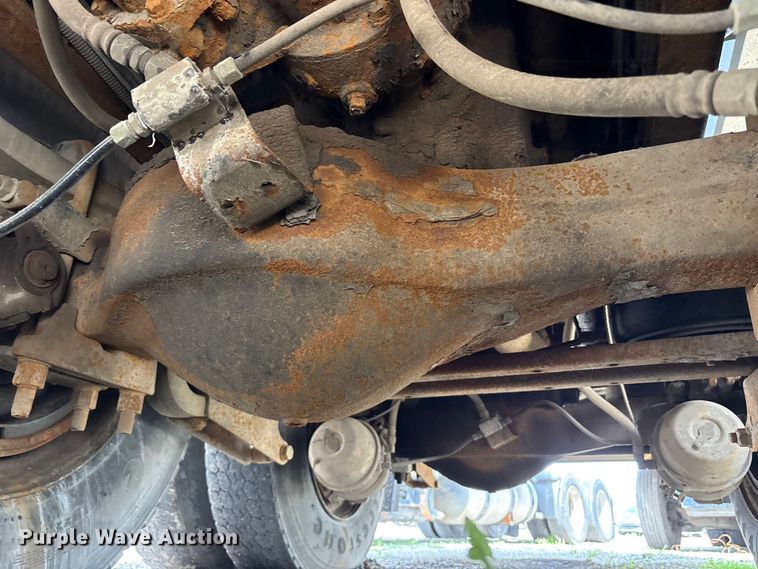image for item YA3165 2005 Mack CV713 fuel / lube truck