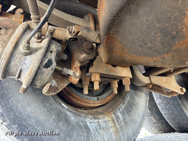 image for item YA3165 2005 Mack CV713 fuel / lube truck