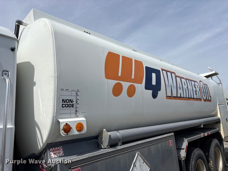 image for item YA3165 2005 Mack CV713 fuel / lube truck