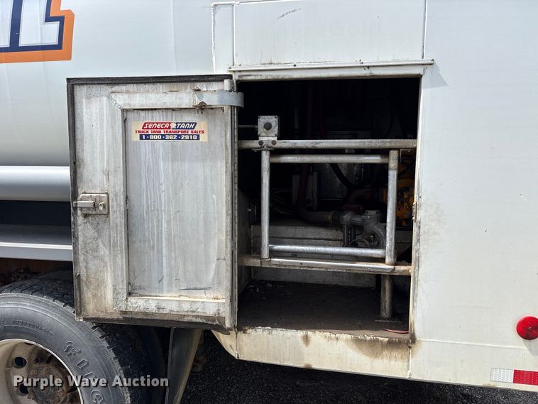 image for item YA3165 2005 Mack CV713 fuel / lube truck