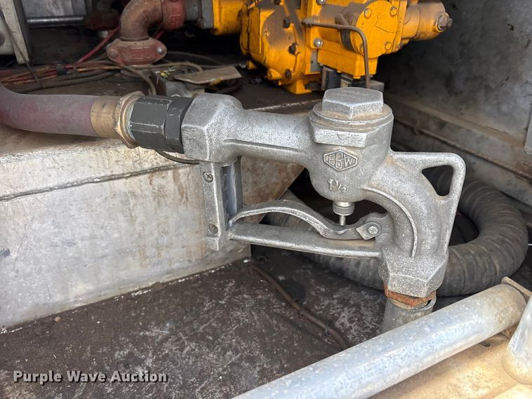 image for item YA3165 2005 Mack CV713 fuel / lube truck