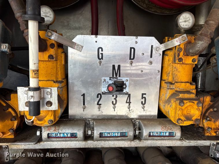 image for item YA3165 2005 Mack CV713 fuel / lube truck