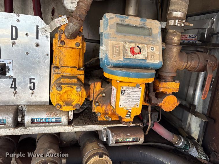 image for item YA3165 2005 Mack CV713 fuel / lube truck