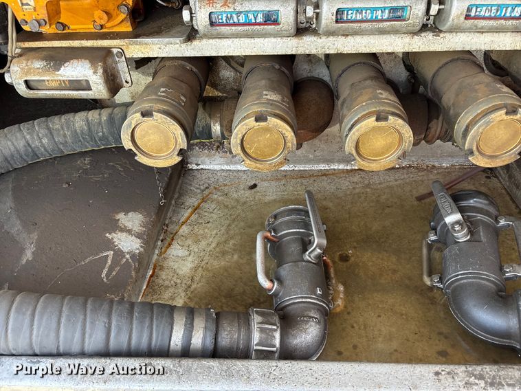 image for item YA3165 2005 Mack CV713 fuel / lube truck