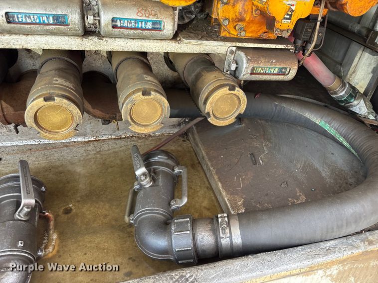 image for item YA3165 2005 Mack CV713 fuel / lube truck