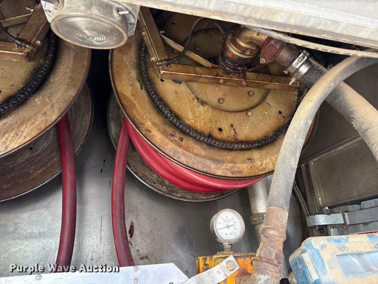image for item YA3165 2005 Mack CV713 fuel / lube truck