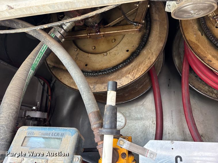 image for item YA3165 2005 Mack CV713 fuel / lube truck