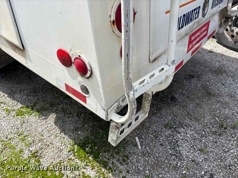 image for item YA3165 2005 Mack CV713 fuel / lube truck
