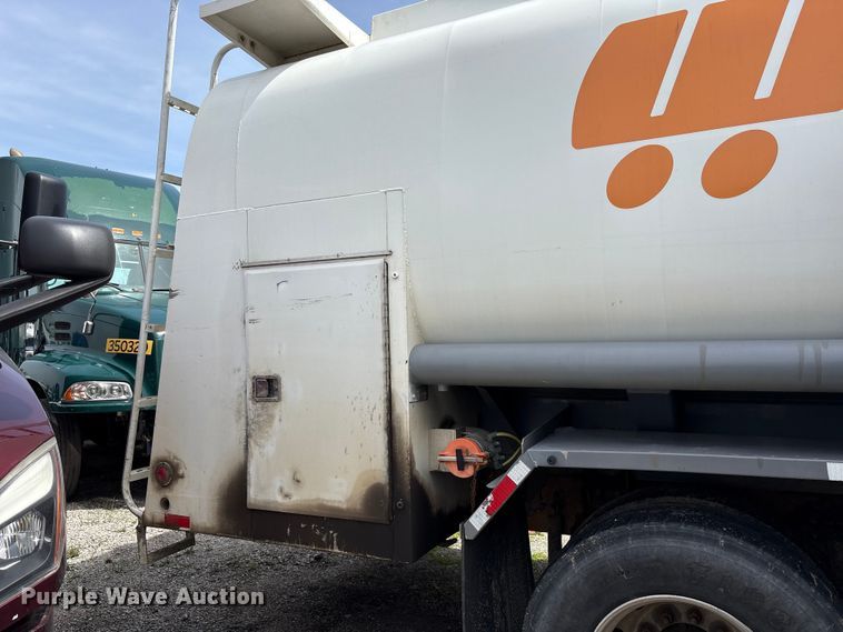 image for item YA3165 2005 Mack CV713 fuel / lube truck
