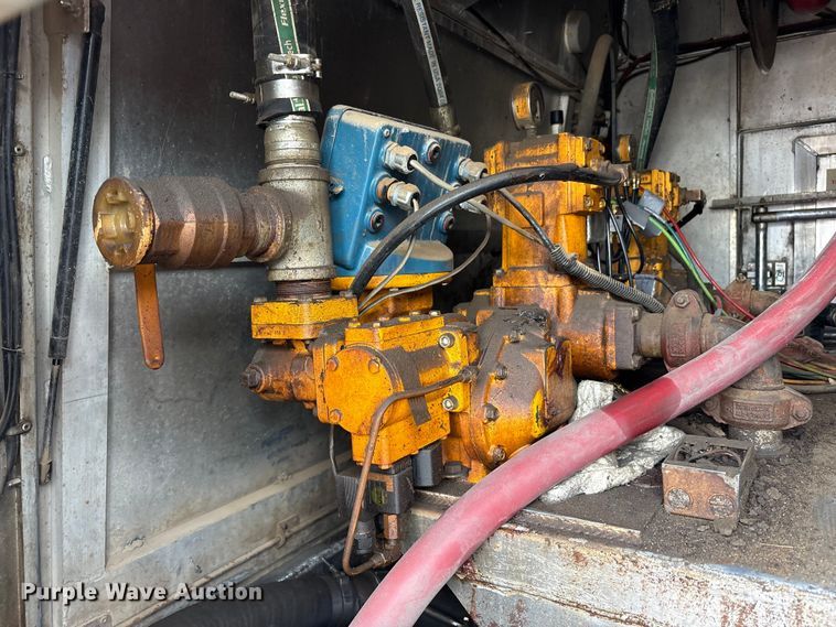 image for item YA3165 2005 Mack CV713 fuel / lube truck