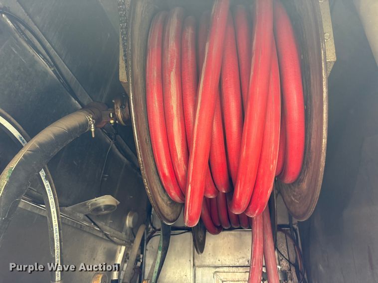 image for item YA3165 2005 Mack CV713 fuel / lube truck