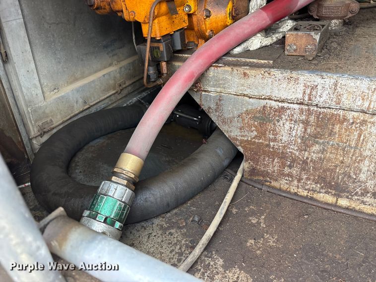 image for item YA3165 2005 Mack CV713 fuel / lube truck