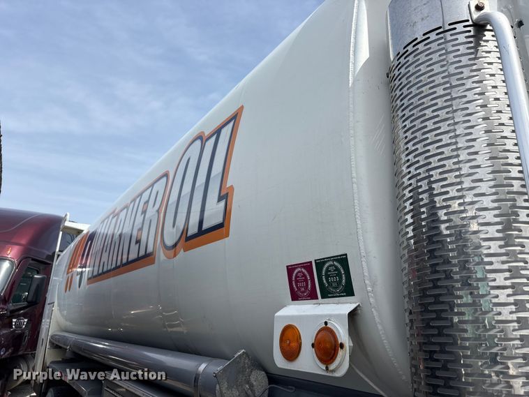 image for item YA3165 2005 Mack CV713 fuel / lube truck