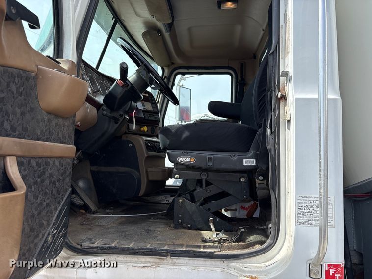 image for item YA3165 2005 Mack CV713 fuel / lube truck