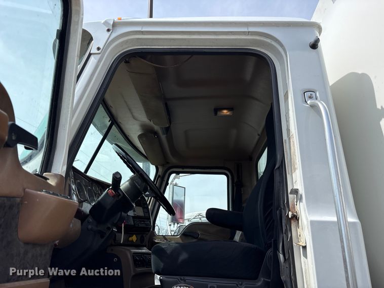 image for item YA3165 2005 Mack CV713 fuel / lube truck