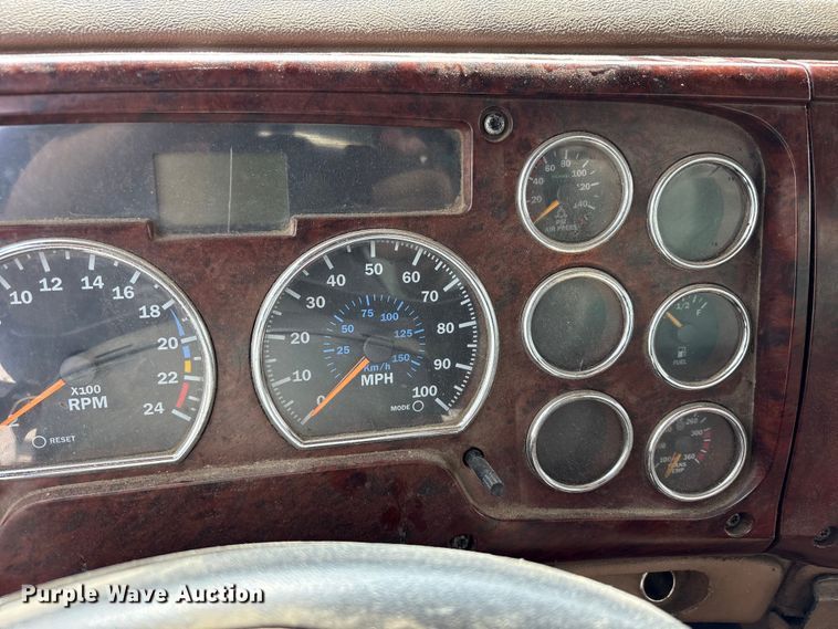 image for item YA3165 2005 Mack CV713 fuel / lube truck