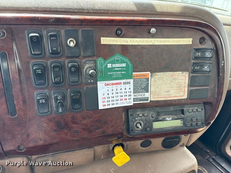 image for item YA3165 2005 Mack CV713 fuel / lube truck