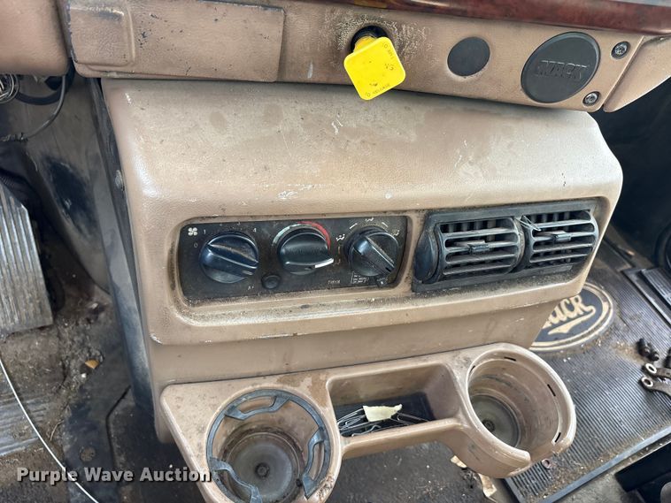 image for item YA3165 2005 Mack CV713 fuel / lube truck