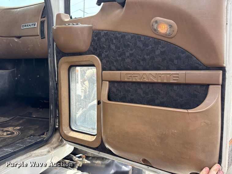 image for item YA3165 2005 Mack CV713 fuel / lube truck