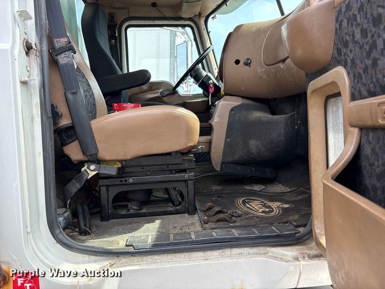 image for item YA3165 2005 Mack CV713 fuel / lube truck