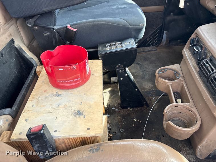 image for item YA3165 2005 Mack CV713 fuel / lube truck