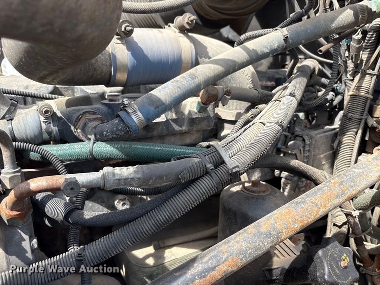 image for item YA3165 2005 Mack CV713 fuel / lube truck