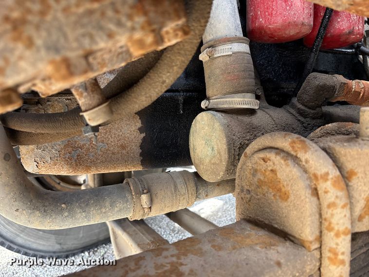 image for item YA3165 2005 Mack CV713 fuel / lube truck