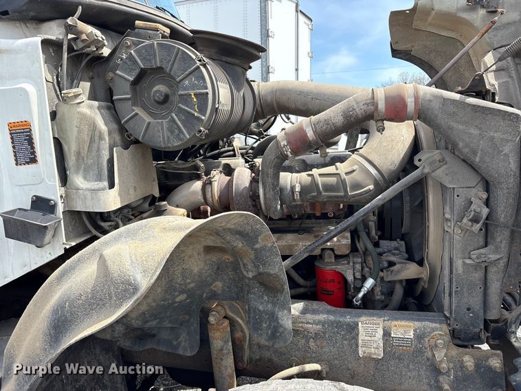 image for item YA3165 2005 Mack CV713 fuel / lube truck